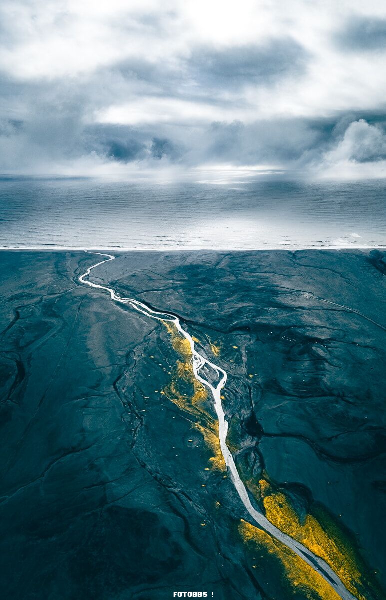 A-river-in-Southern-Iceland.jpg