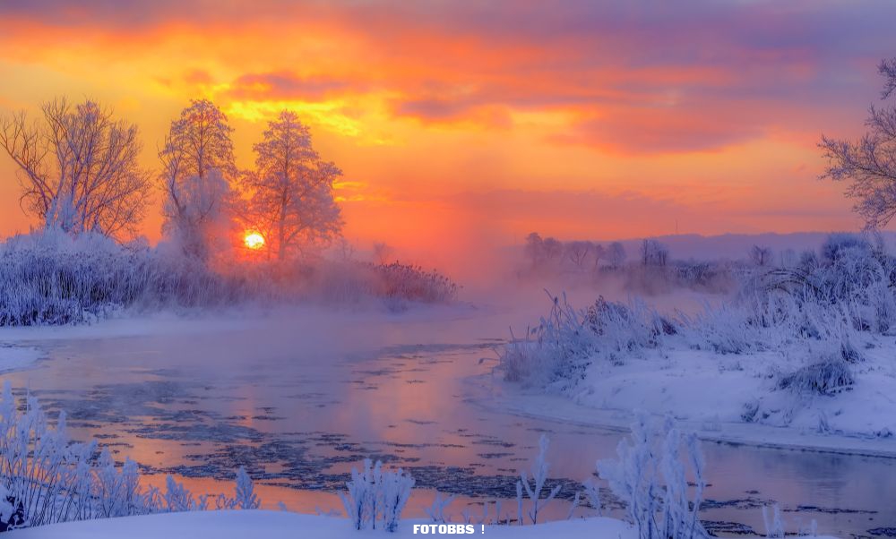 Krzysztof_Tollas_-_Frosty_Winter_Sunrise_Over_the_Gwda_River..jpg