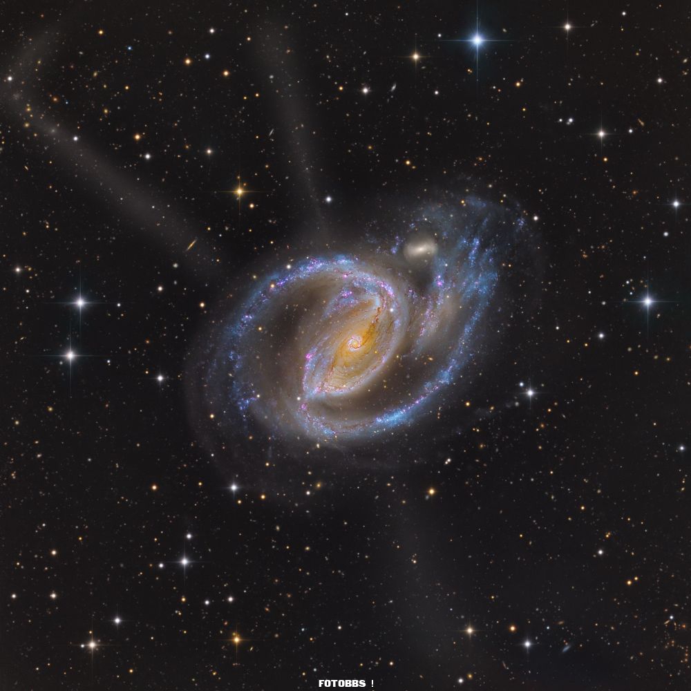 Galaxies_NGC_1097_and_Tidal_Tails.jpg